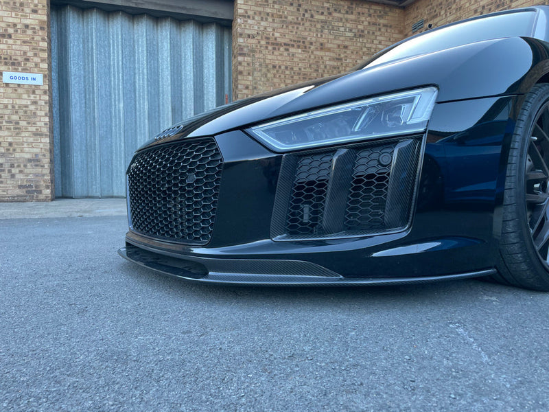 Load image into Gallery viewer, AUDI R8 V10 GEN 2 CARBON FIBRE SIDE GRILLES
