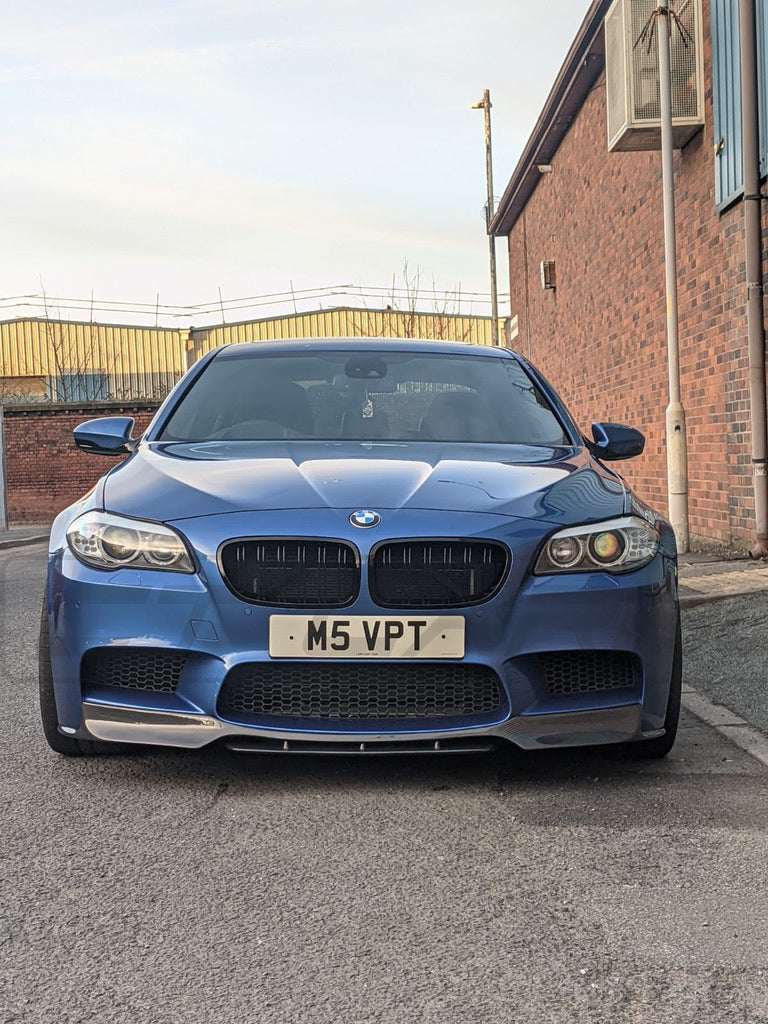 Load image into Gallery viewer, BMW F10 M5 CARBON FIBRE SPLITTER - V STYLE
